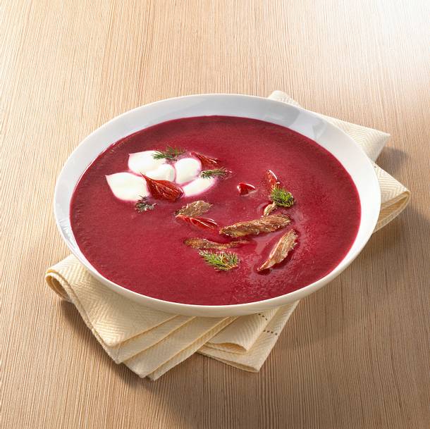 Rote-Bete-Suppe mit Beefsteak Rezept Rote-Bete-Suppe mit Beefsteak Rezept