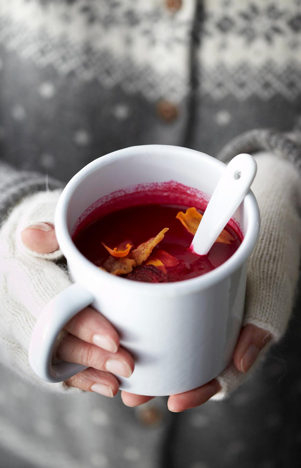 Rote-Bete-Suppe mit Gemüsechips Rezept