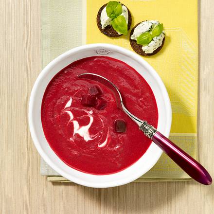 Rote Bete Suppe mit Pumpernickel Rezept