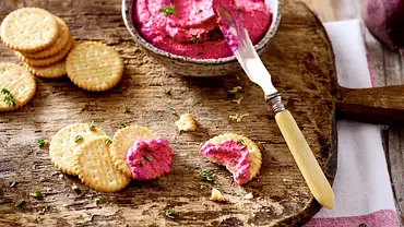 Rote Bete-Ziegenkäse-Dip Rezept - Foto: LECKER @ Bauer Media Group