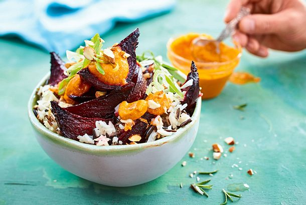 Rote Beten mit Romescosoße und Wildreis Rezept Rote Beten mit Romescosoße und Wildreis Rezept
