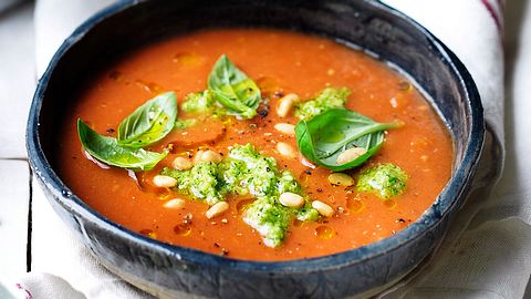 Rote Gazpacho „Strawberry meets Tomato“ Rezept - Foto: Are Media Syndication 