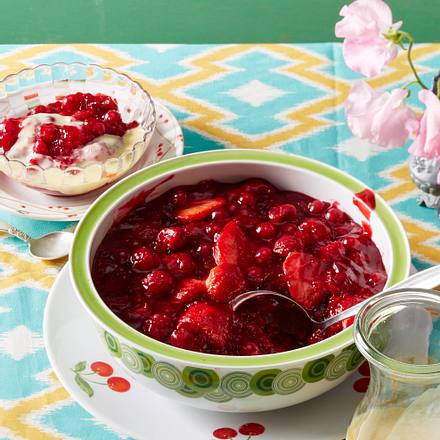 Rote Grütze mit Vanillesoße Rezept Rote Grütze mit Vanillesoße Rezept