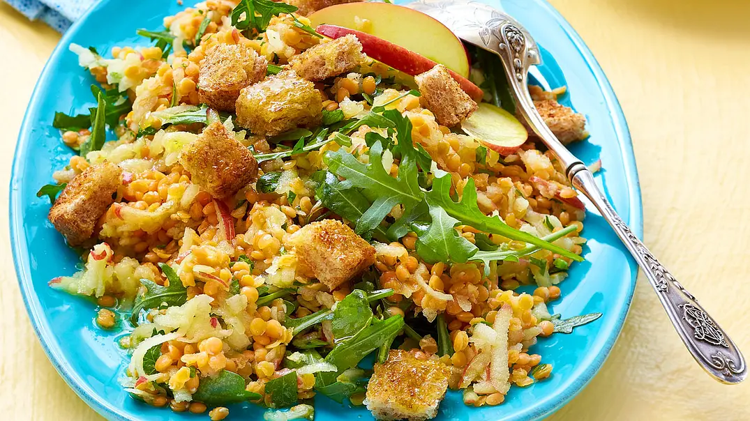 Rote-Linsen-Salat mit Apfel Rezept - Foto: LECKER @ Bauer Media Group Rote-Linsen-Salat mit Apfel Rezept - Foto: LECKER @ Bauer Media Group