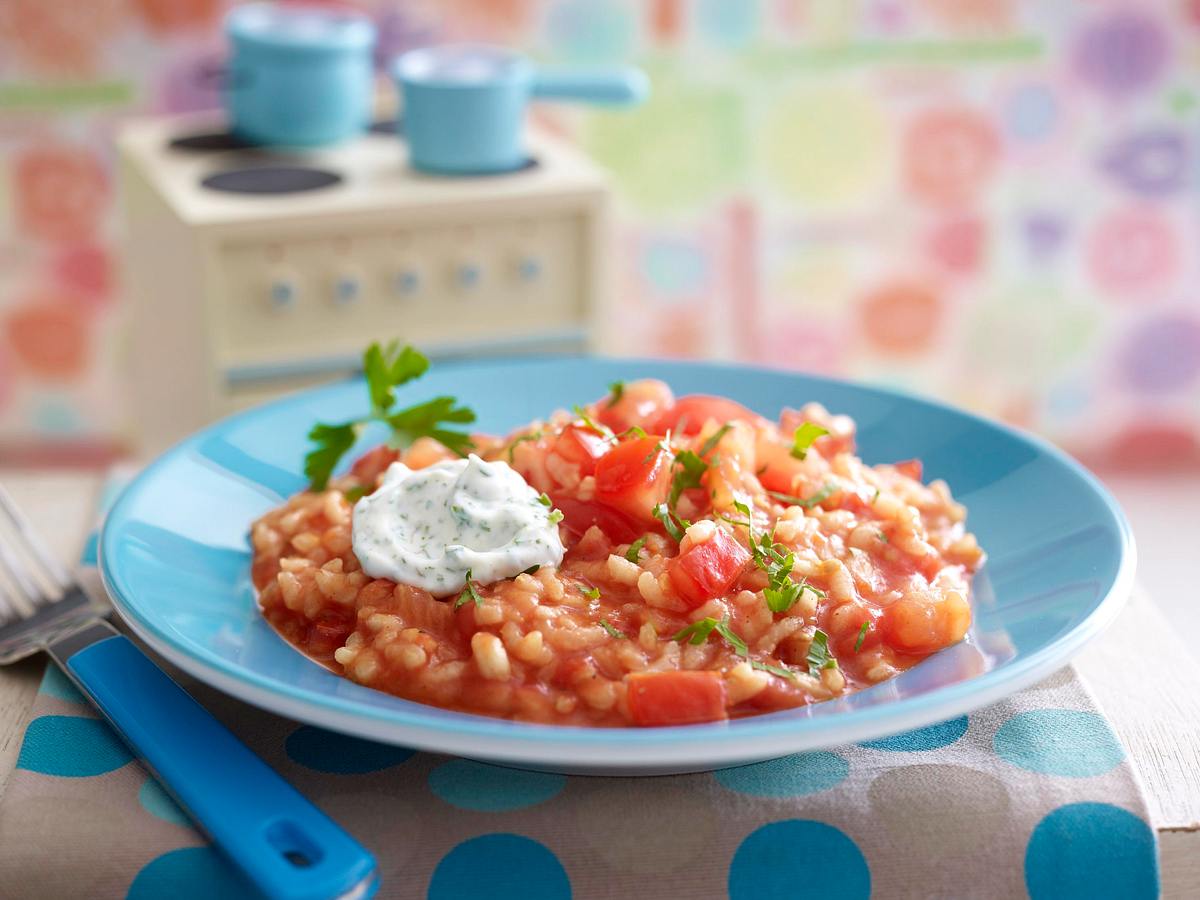 Roter Kinderreis mit Kräuter-Sour-Cream Rezept