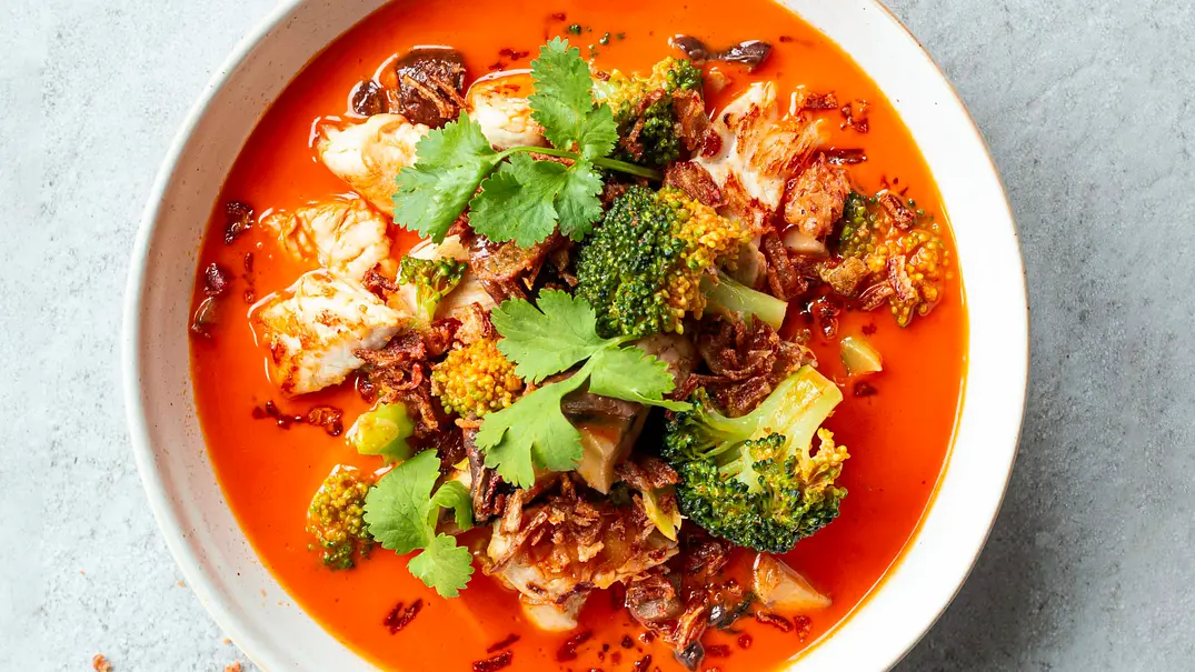 Rotes Curry mit Hähnchen Rezept - Foto: Simone Neufing für LECKER @ Bauer Media Group Rotes Curry mit Hähnchen Rezept - Foto: Simone Neufing für LECKER @ Bauer Media Group