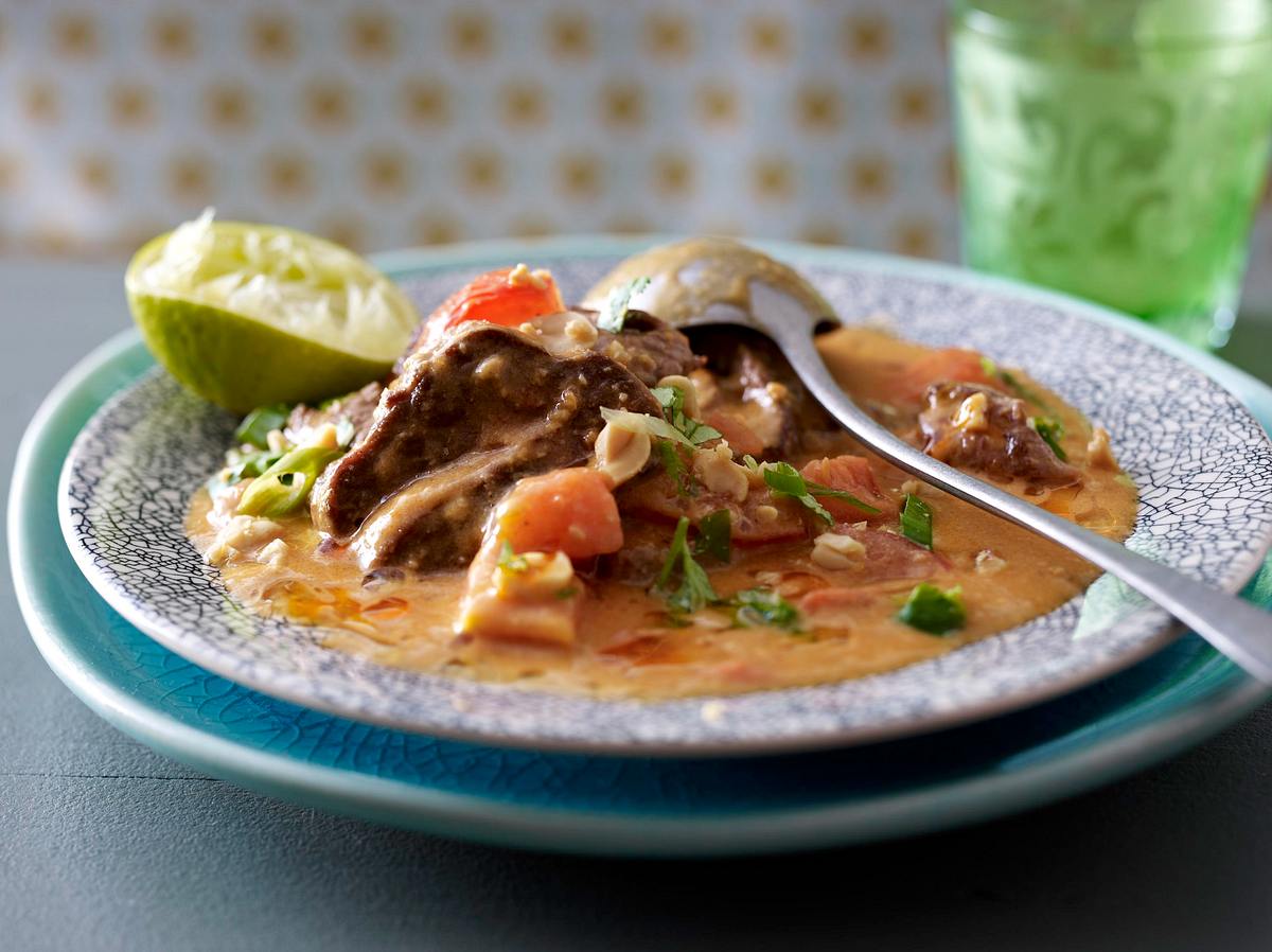 Rotes Rindfleisch-Curry mit Erdnüssen Rezept