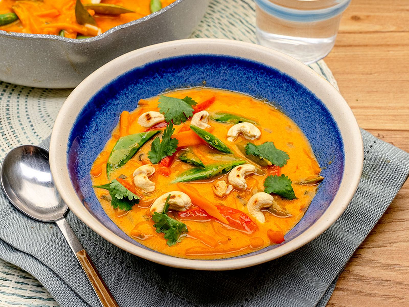 Rotes Thai-Curry (Kaeng Phet) Rezept | LECKER