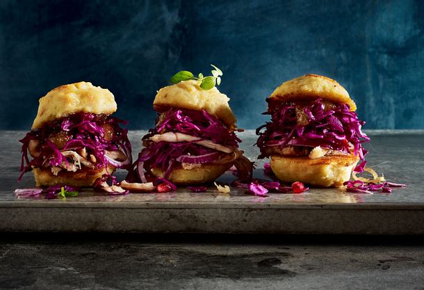 Rotkohl-Burger mit zerzupfter Gans Rezept Rotkohl-Burger mit zerzupfter Gans Rezept