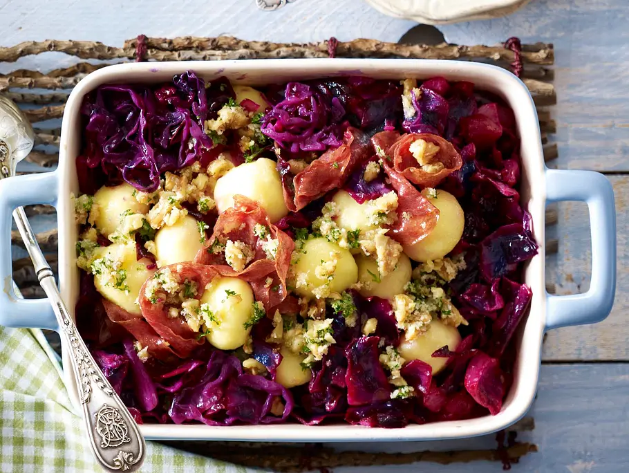 Rotkohl-Knödel-Wurst-Auflauf Rezept Rotkohl-Knödel-Wurst-Auflauf Rezept