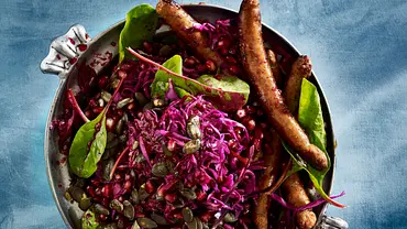 Rotkohl-Salat mit Kürbiskernöl und Granatapfel Rezept - Foto: LECKER @ Bauer Media Group Rotkohl-Salat mit Kürbiskernöl und Granatapfel Rezept - Foto: LECKER @ Bauer Media Group