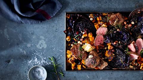 Rotkohl-Steaks mit Süßkartoffeln Rezept - Foto: House of Food / Bauer Food Experts KG