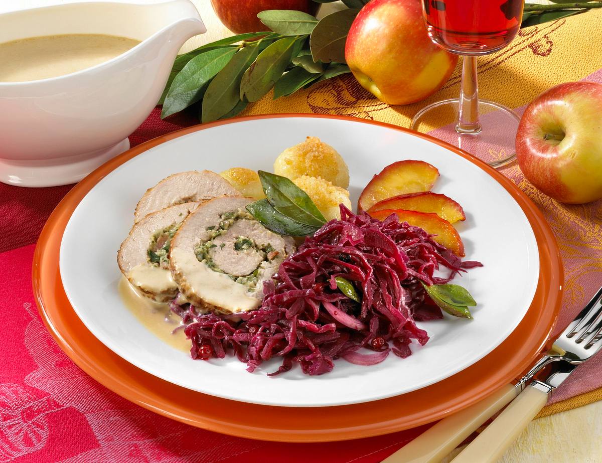 Rotkohlplatte mit Schweineroulade Rezept