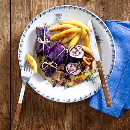 Rotkohlroulade mit Wildfüllung Rezept Rotkohlroulade mit Wildfüllung Rezept