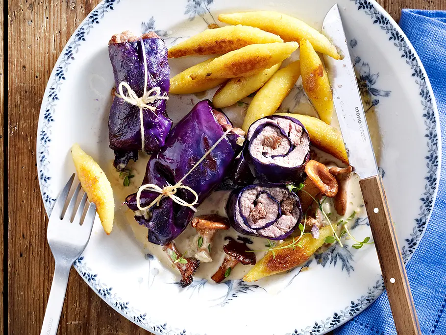 Rotkohlroulade mit Wildfüllung Rezept Rotkohlroulade mit Wildfüllung Rezept