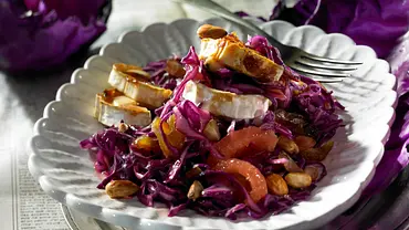 Rotkohlsalat mit Grapefruit und Ziegenkäse Rezept - Foto: LECKER @ Bauer Media Group Rotkohlsalat mit Grapefruit und Ziegenkäse Rezept - Foto: LECKER @ Bauer Media Group