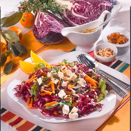 Rotkohlsalat mit Schafskäse Rezept Rotkohlsalat mit Schafskäse Rezept
