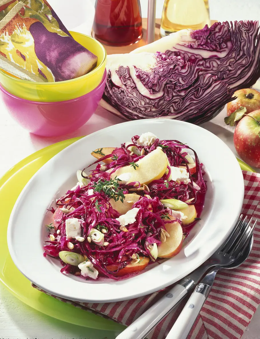 Rotkohlsalat mit Schafskäse Rezept Rotkohlsalat mit Schafskäse Rezept