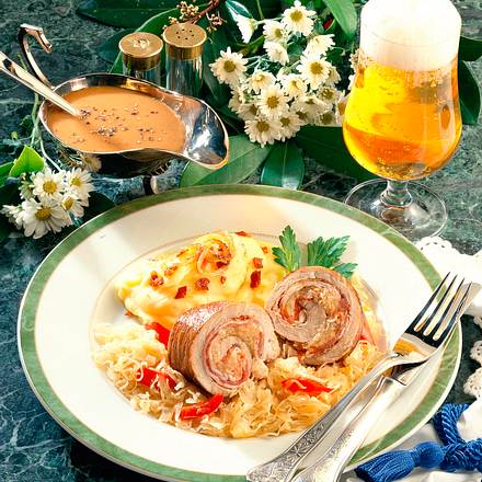 Roulade gefüllt mit Speck und Sauerkraut Rezept Roulade gefüllt mit Speck und Sauerkraut Rezept