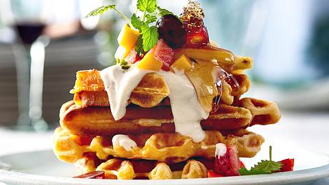 Rübli-Waffeln mit Obstsalat-Topping Rezept - Foto: House of Food / Bauer Food Experts KG