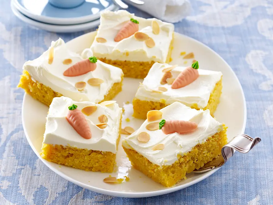 Rüblikuchen vom Blech mit Frischkäsetopping Rezept Rüblikuchen vom Blech mit Frischkäsetopping Rezept
