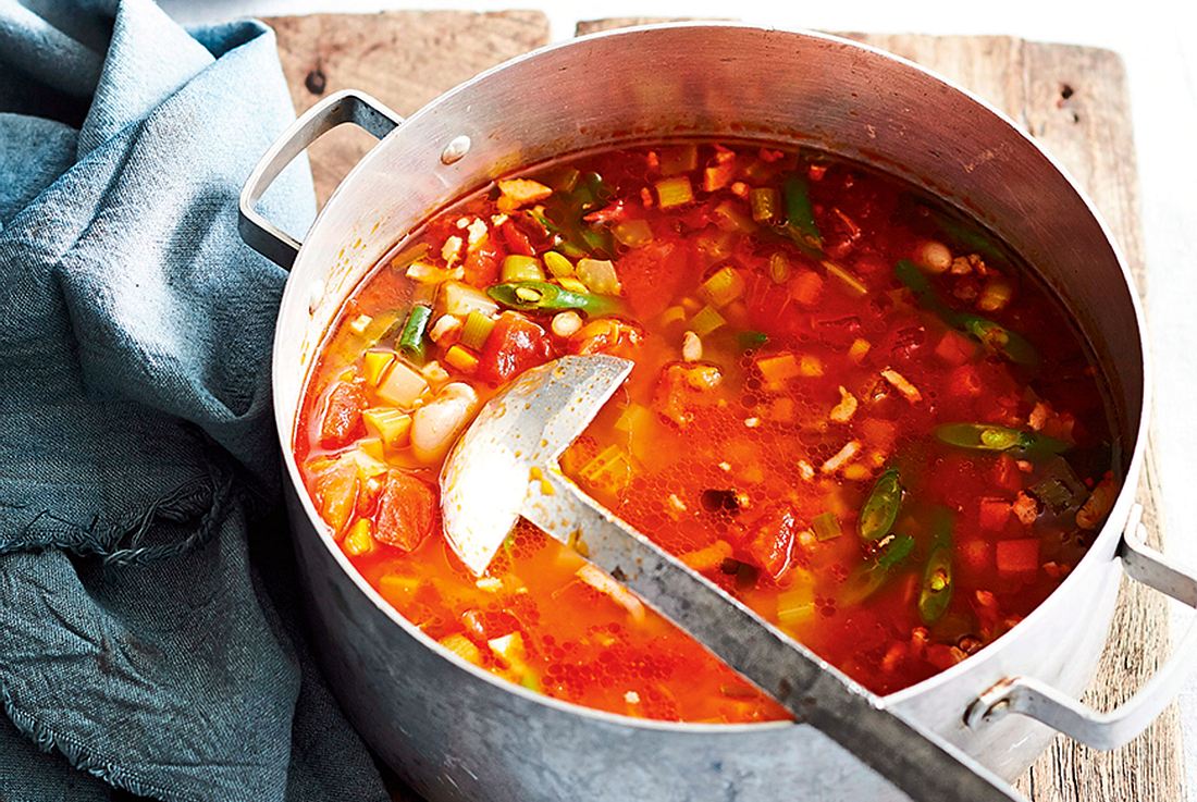 Ruck-zuck-Tomaten-Bohnensuppe Rezept | LECKER