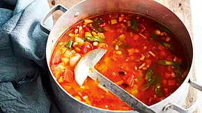 Ruck-zuck-Tomaten-Bohnensuppe Rezept - Foto: LECKER @ Bauer Media Group Ruck-zuck-Tomaten-Bohnensuppe Rezept - Foto: LECKER @ Bauer Media Group