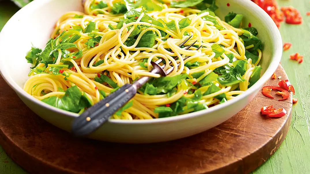 Rucola-Lemon-Spaghetti mit Chili-Öl Rezept - Foto: LECKER @ Bauer Media Group Rucola-Lemon-Spaghetti mit Chili-Öl Rezept - Foto: LECKER @ Bauer Media Group