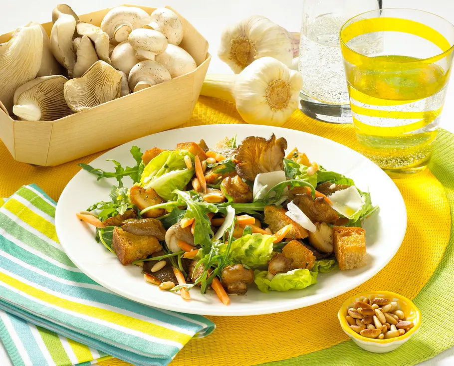 Rucola-Pilz-Salat mit Croûtons Rezept Rucola-Pilz-Salat mit Croûtons Rezept