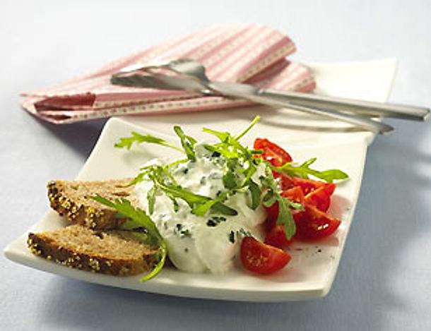 Rucola-Quark mit Kirschtomaten Rezept Rucola-Quark mit Kirschtomaten Rezept