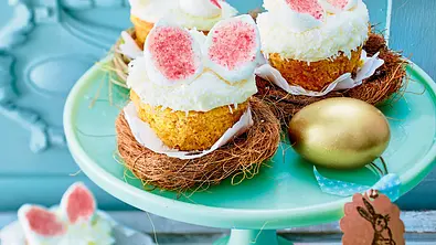 Rüebli-Ananas-Cupcakes mit Hasenohren Rezept - Foto: LECKER @ Bauer Media Group
