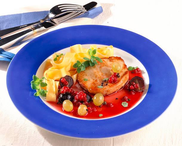 Rückenschnitzel mit Rotweintrauben Rezept Rückenschnitzel mit Rotweintrauben Rezept
