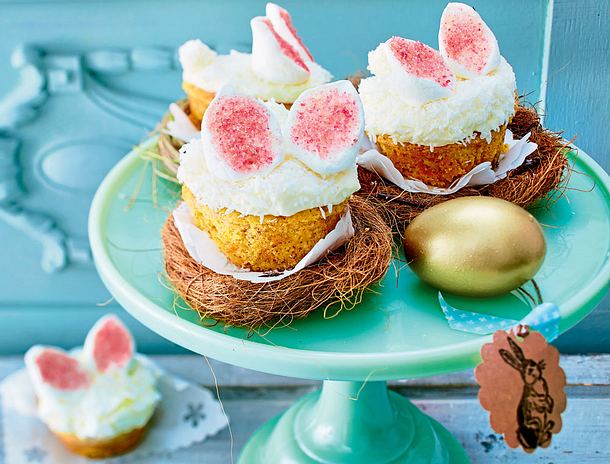 Rüebli-Ananas-Cupcakes mit Hasenohren Rezept Rüebli-Ananas-Cupcakes mit Hasenohren Rezept