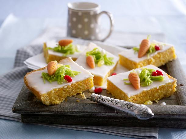 Rüeblikuchen vom Blech mit Marzipanmöhrchen Rezept Rüeblikuchen vom Blech mit Marzipanmöhrchen Rezept