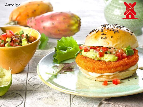 Veganer Crispyburger Acapulco mit Avocadocreme Veganer Crispyburger Acapulco mit Avocadocreme