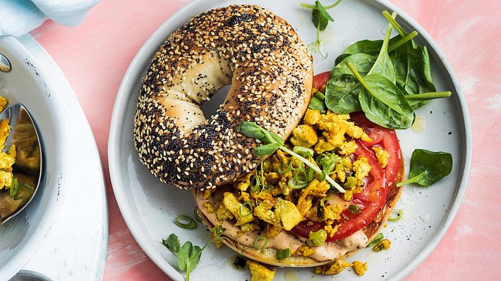 Rührei-Bagel 100% plant-based Rezept - Foto: Image Professionals