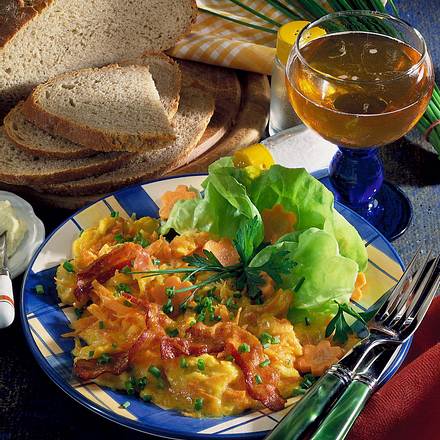 Rührei mit Möhren & Bacon Rezept Rührei mit Möhren & Bacon Rezept