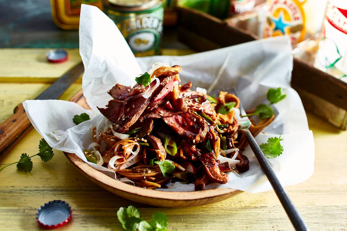 Rumpsteak auf Sobanudeln mit Miso-Dressing Rezept