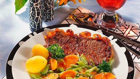Rumpsteak mit Bohnen-Möhren-Gemüse (1 Person) Rezept - Foto: House of Food / Bauer Food Experts KG