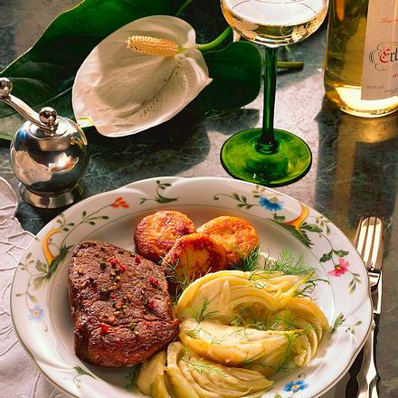 Rumpsteak mit Fenchelgemüse und Kartoffeltalern Rezept Rumpsteak mit Fenchelgemüse und Kartoffeltalern Rezept