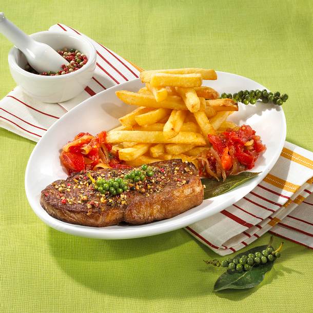 Rumpsteak mit Pfeffer, Pommes Frites und Tomatenchutney Rezept Rumpsteak mit Pfeffer, Pommes Frites und Tomatenchutney Rezept