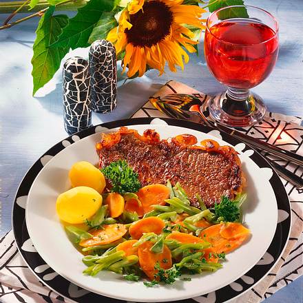 Rumpsteaks mit Bohnen-Möhren-Gemüse (4 Personen) Rezept