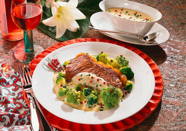 Rumpsteaks mit Gemüse und Senfsoße Rezept Rumpsteaks mit Gemüse und Senfsoße Rezept