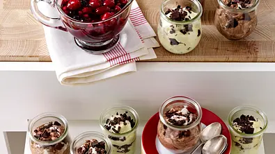 Rumpudding mit Fruchtgrütze Rezept - Foto: LECKER @ Bauer Media Group