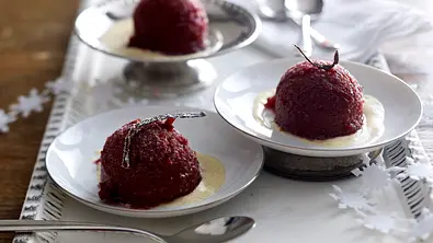 Rumtopfsorbet mit Zabaionesahne Rezept - Foto: LECKER @ Bauer Media Group