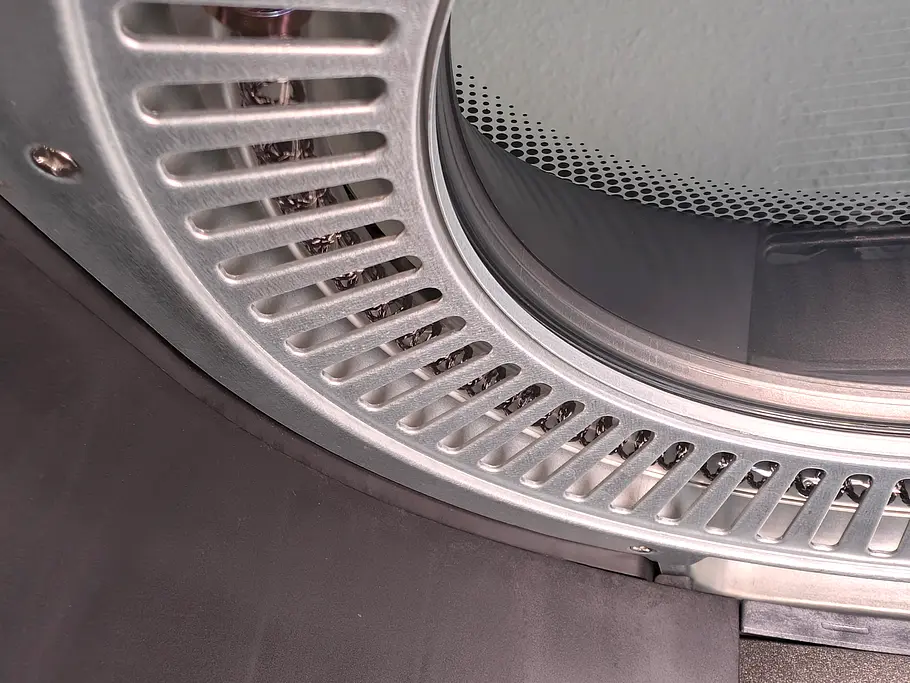 Blick von unten auf das Heizelement im Innenraum des Heizelement im Russell Hobbs Satisfry Panoramic Airfryer