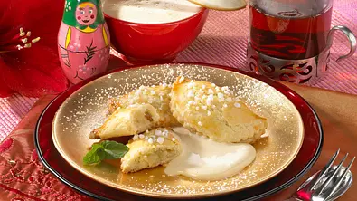 Russische Apfel-Piroschkis Rezept - Foto: LECKER @ Bauer Media Group