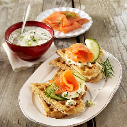 Russische Buchweizen-Waffeln mit Räucherlachs Rezept