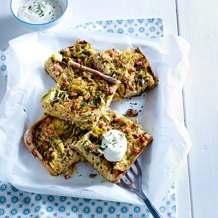 Rustikaler Sauerkrautkuchen mit Kasseler und Schmand-Eier-Guss Rezept Rustikaler Sauerkrautkuchen mit Kasseler und Schmand-Eier-Guss Rezept
