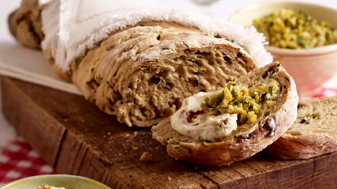 Rustikales Oliven-Ciabatta Rezept - Foto: LECKER @ Bauer Media Group Rustikales Oliven-Ciabatta Rezept - Foto: LECKER @ Bauer Media Group